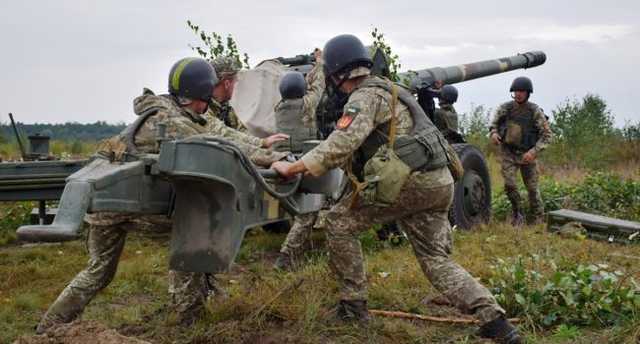 Активист: местные со Станицы Луганской просили наших военных не уходить