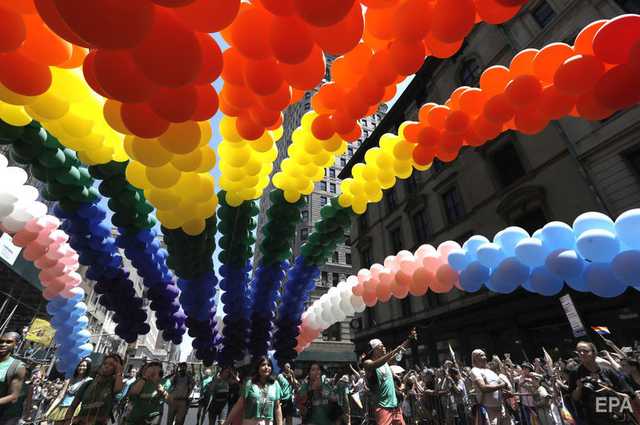 Украинцы впервые прошли отдельной колонной на Всемирном ЛГБТ-прайде в Нью-Йорке