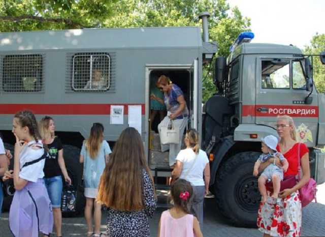 Путевка в будущее: крымчанам разрешили посидеть в автозаке