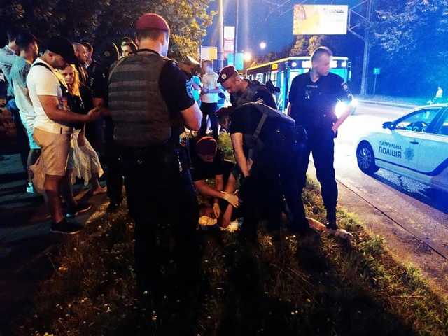 Во Львове пассажиры задержали парня, устроившего стрельбу в маршрутке