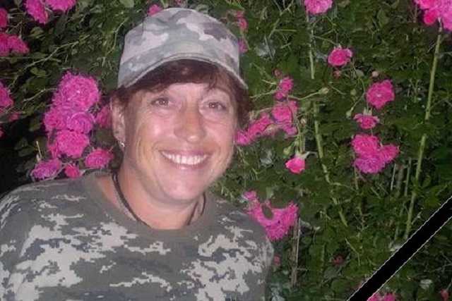 В Херсоне прощаются с погибшей при обстреле санитарного автомобиля на Донбассе Ириной Шевченко