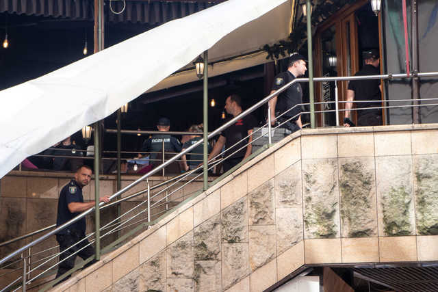 В популярном торговом центре Киева произошла драка с поножовщиной из-за неоплаченного счета