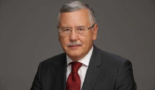 Гриценко пообещал украинцам повысить пенсии до 200 евро, а зарплаты – до 700