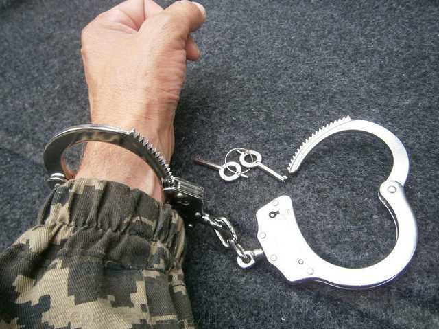 В Киеве мужчина разгромил магазин и избил охранника