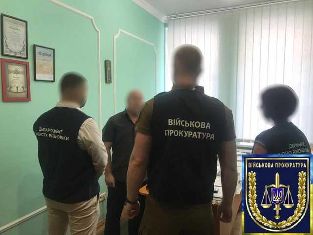 В Киеве на взятке в 2 тыс. долл. задержали замдиректора департамента КГГА