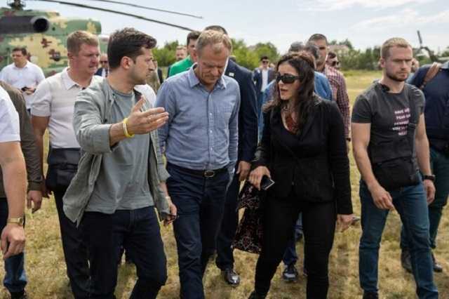 Не чипирование и не от комаров: журналисты раскрыли "секрет" браслетов Зеленского