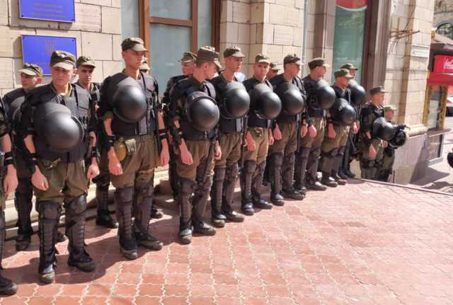 Нацраду з питань телебачення і радіомовлення взяли під посилену охорону