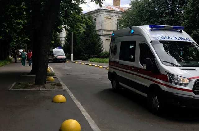 Скорые неслись по Киеву: волонтер обратилась со срочным призывом к украинцам