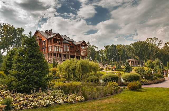 "Все забрали и уехали": всплыли скандальные факты о разграблении резиденции Януковича депутатом Побидаш