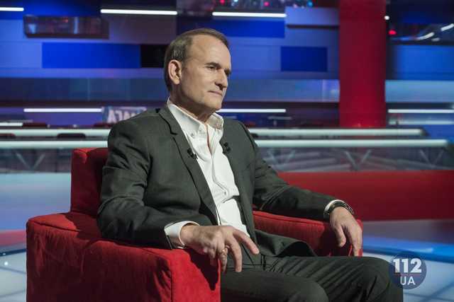 “Є пропозиція сходити в кіно”. Активісти анонсували акцію під каналом Медведчука “112 Україна”