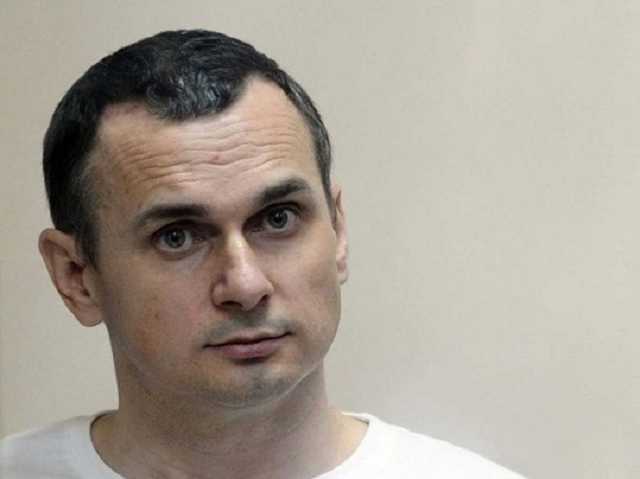 "Мы продолжаем борьбу": Порошенко обратился к имениннику Сенцову