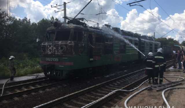 Из-за пожара в электровозе остановилось движение поездов в Харьковской области