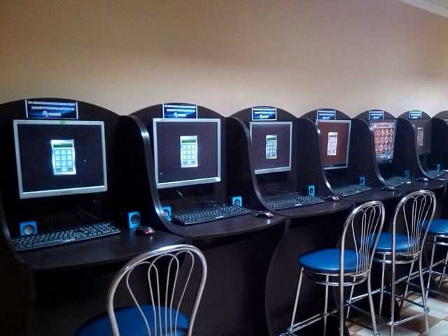 Грабитель жестоко избил кассиршу столичного игрового салона