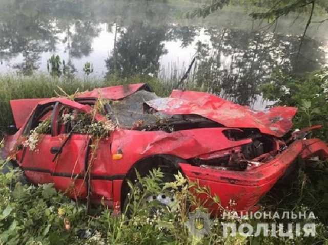 Пассажиры вылетели из авто: под Тернополем произошло жуткое ДТП