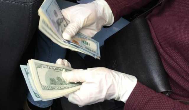 Полиция задержала таможенника, заработавшего треть миллиона на растаможке автомобилей