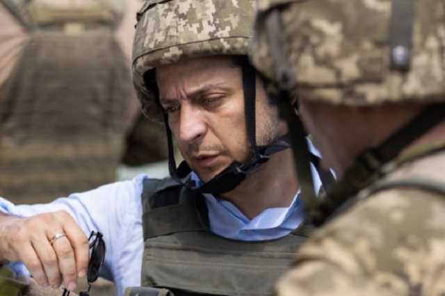 Зеленский подготовился к военному положению: что это значит