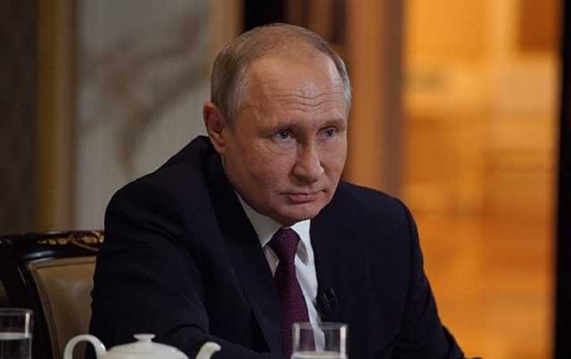 Олівер Стоун попросив Путіна хрестити його дочку