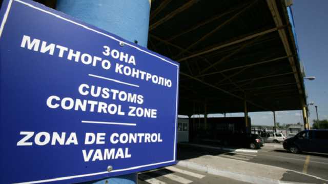 На Киевской таможне задержали грузовик с старинными картинами из Франции