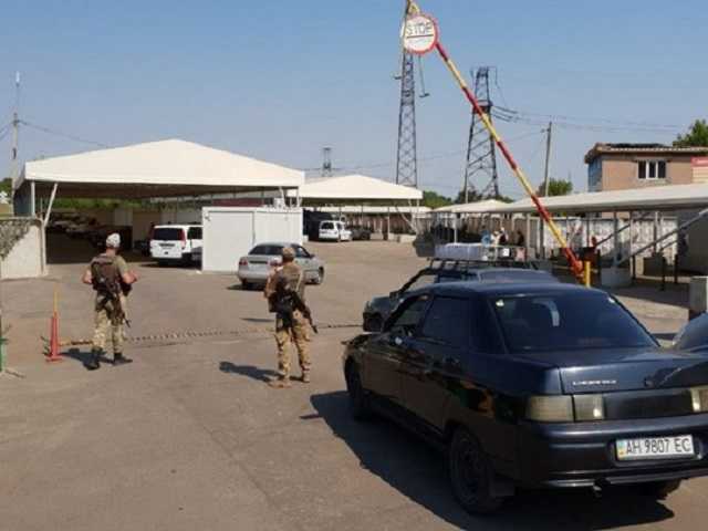 Мина на КПВВ "Майорское": пограничники приняли важное решение