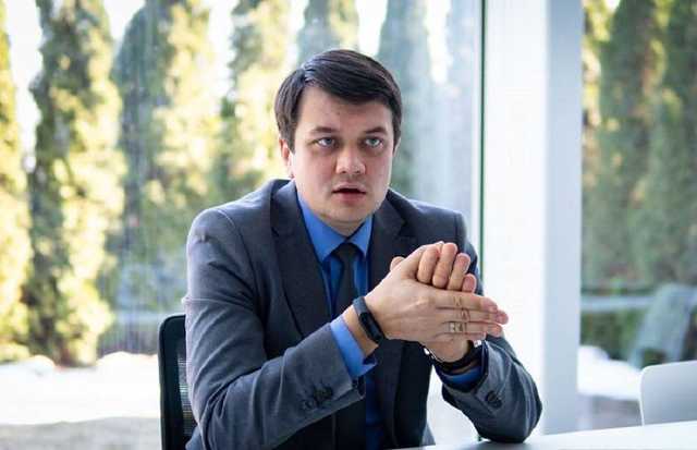 Снятие депутатской неприкосновенности и запуск "сенсорной кнопки": в "Слуге народа" озвучили первоочередные планы