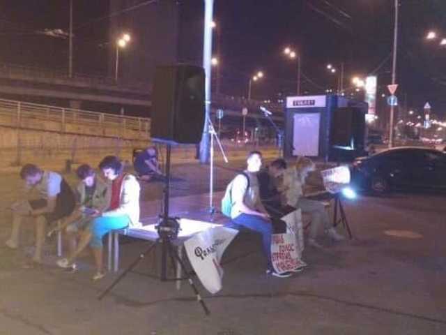 Не согласны с результатами экзит-пола: в столичном Голосеево начался стихийный митинг