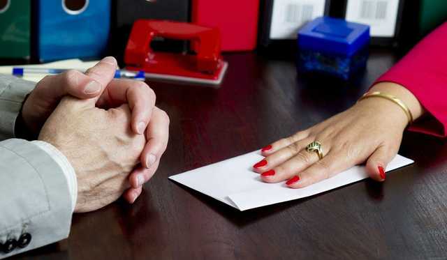 СБУ задержала чиновницу Госпродпотребслужбы, которая требовала взятку за оперативное оформление документов