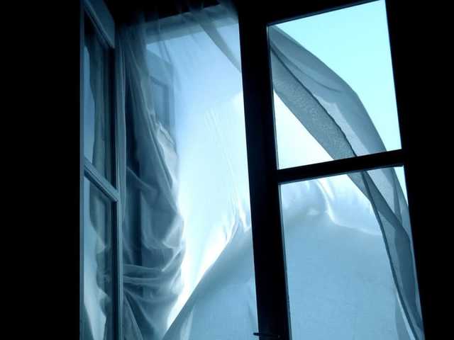 Упала с высоты: В Харькове возле многоэтажки нашли труп женщины в трусах