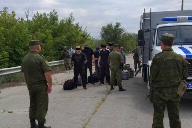 Украине передали 64 осужденных из "ЛНР": первые фото