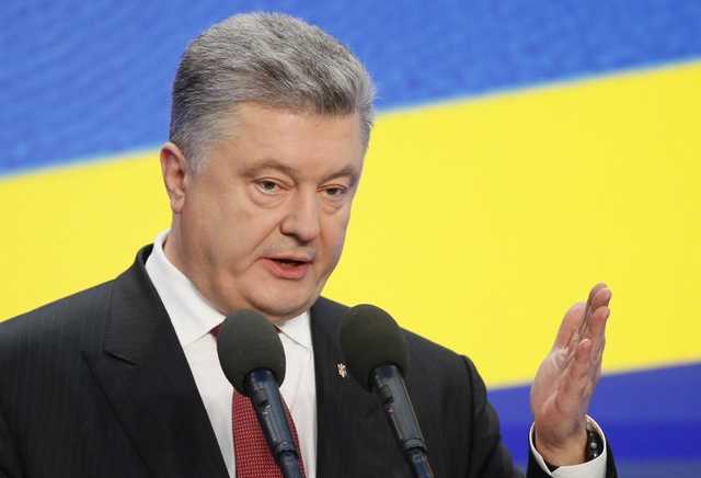 Юрист объяснил, что в случае отмены депутатской неприкосновенности пострадает Порошенко