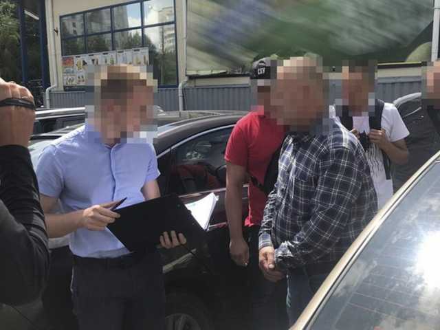 В Чернигове на взятке задержали чиновника Гоструда