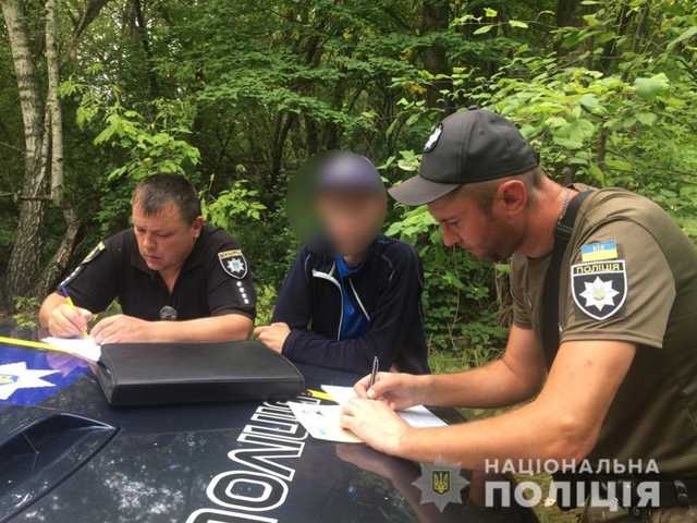 В Чернобыльской зоне задержали сборщиков ягод с 20 килограммами черники