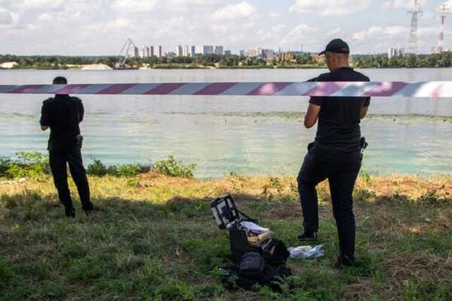 В Киеве на берегу Днепра ребенок нашел труп женщины