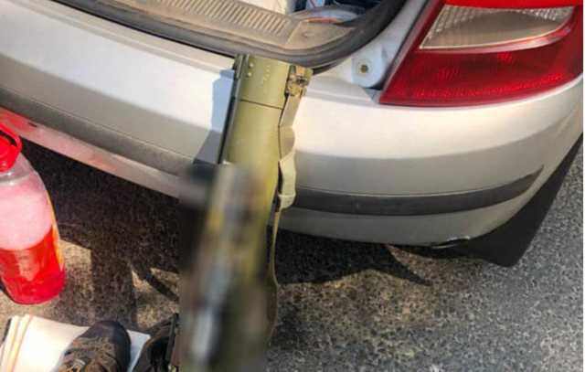 На въезде в Киев патрульные случайно нашли в авто противотанковый гранатомет