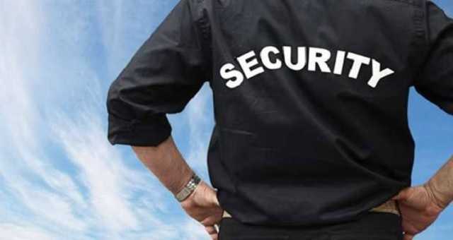 В Киеве охранник ювелирного отбился от грабителя: момент попал на видео