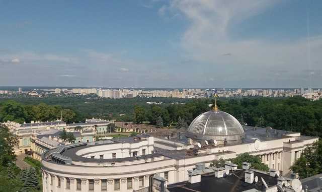 У Зеленского анонсировали первые законы, которые примет новая Рада