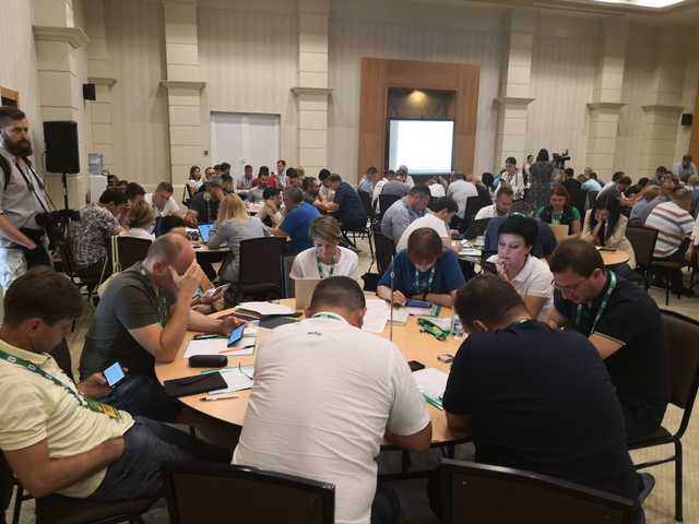 В Украине подсчитали, сколько денег ушло на тренинги “слуг народа”