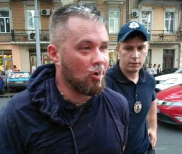 Комбат патрульной полиции устроил "бешеный" дебош в Одессе и попал на видео