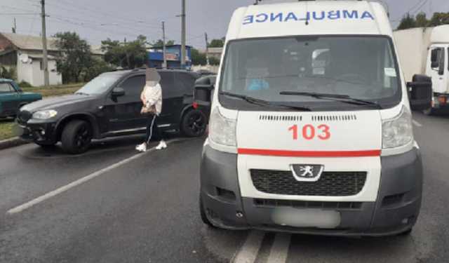 В Харькове иномарка столкнулась с машиной скорой помощи