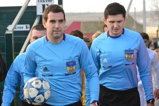 Три українські футбольні арбітри відсторонені за організацію договірних матчів