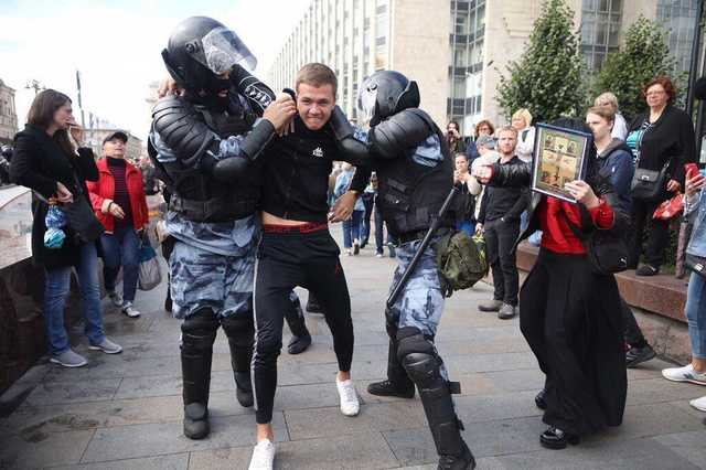 В Москве начались акции протеста, есть задержанные
