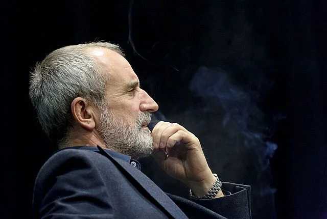 «Воевать проще, чем работать»: известный режиссер жестко высказался о российском менталитете