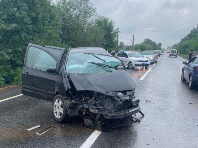 В Черновицкой области в ДТП погиб иностранец, еще четверо человек госпитализированы