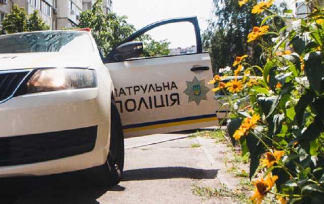 В Киеве на Позняках 26-летний парень выпрыгнул с балкона