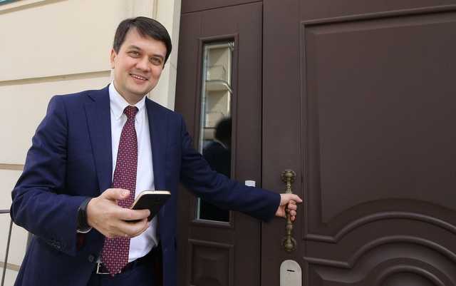 Разумков дал интервью газете олигарха, близкого к Путину