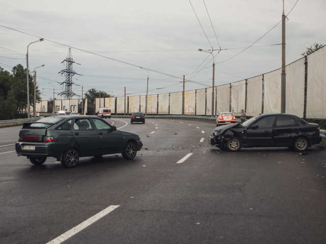 На набережной в Днепре произошло «лобовое» ДТП: в аварии погибла 39-летняя женщина