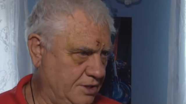 "Что ты, с*ка, цепляешься ко мне?!" Как полицейский избил пенсионера в Харькове