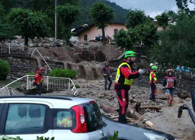 В Италии оползень накрыл целый город: фото и видео ЧП