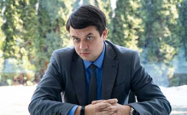 "Слуга народа" не хочет уступить руководством комитета даже генералу Забродскому