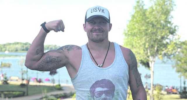 Усик разозлил пользователей сети новым «российским» видео