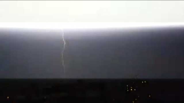 В оккупированном Донецке во время сильной грозы молния трижды ударила в многоэтажку